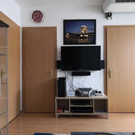 Apartment 1,5 Szobas Lakas Terasszal,koezel A Szechenyi Fuerdohoez *