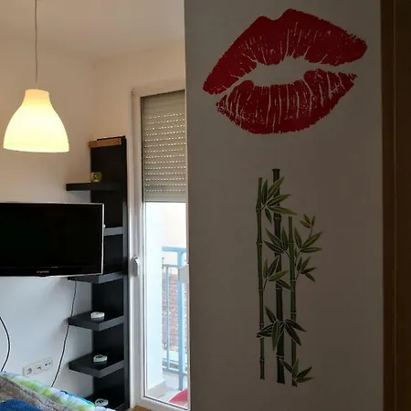 Apartment 1,5 Szobas Lakas Terasszal,koezel A Szechenyi Fuerdohoez
