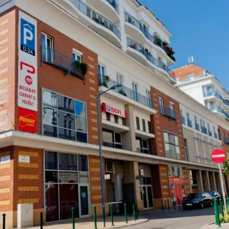 Apartment 1,5 Szobas Lakas Terasszal,koezel A Szechenyi Fuerdohoez Budapest