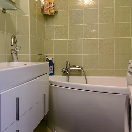 1,5 Szobas Lakas Terasszal,koezel A Szechenyi Fuerdohoez *